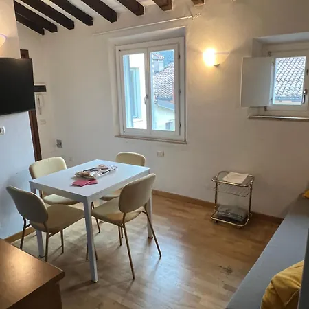 La Mansarda In Centro アパート *