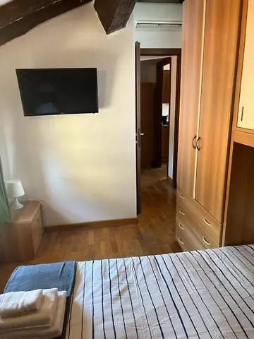 La Mansarda In Centro Apartman